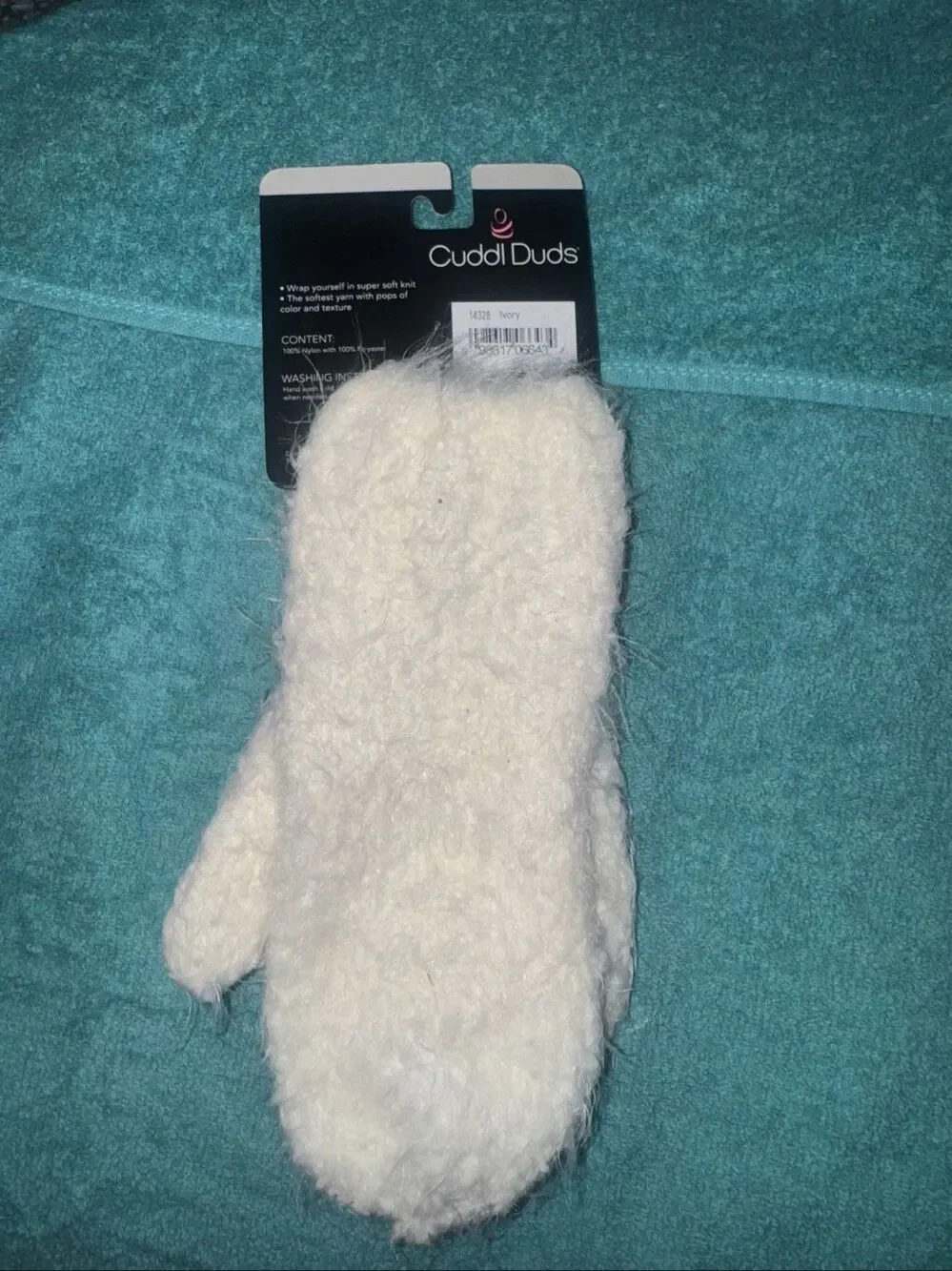 NWT Cuddle Duds fuzzy mittens
